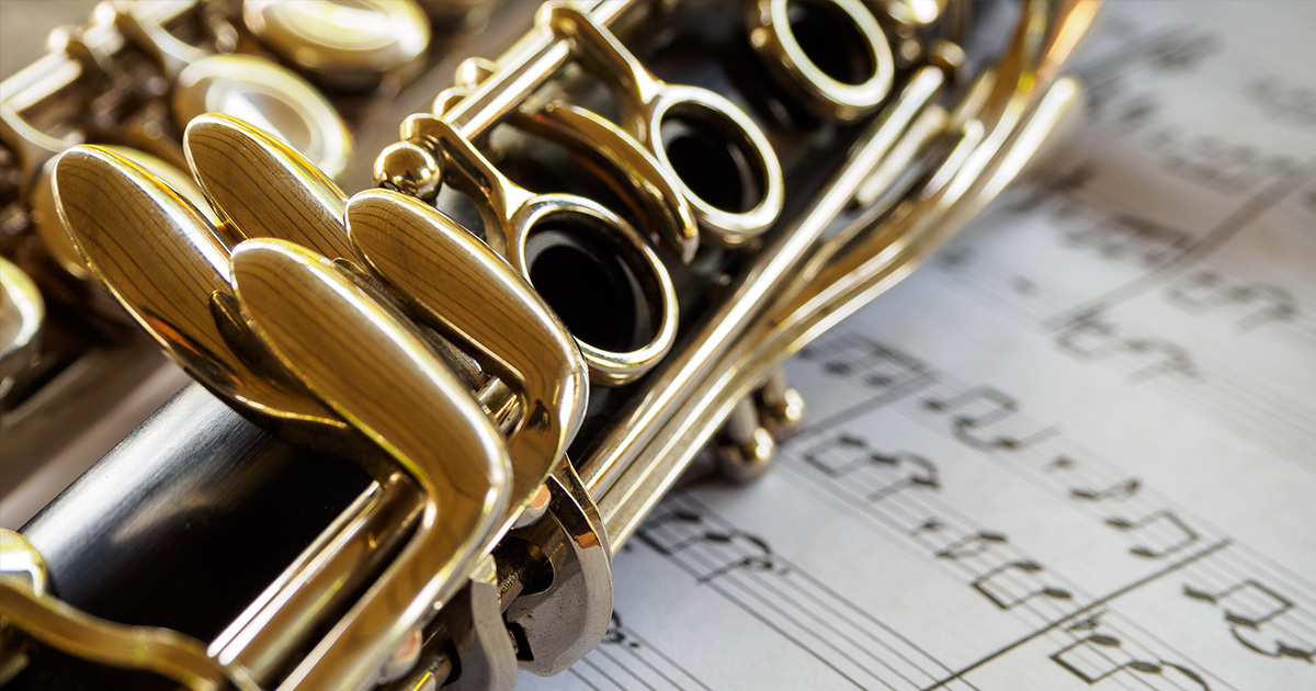 wood clarinet on sheet music